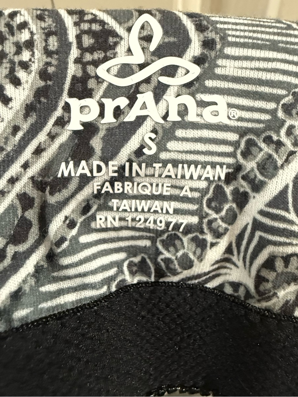 prAna Amaya Black White Paisley Athletic Dress Shelf Bra Small - Picture 4 of 7